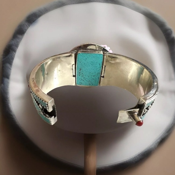 Vintage and beautiful handcrafted Bangle made from Tibetan silver & multi stone - Picture 8 of 9